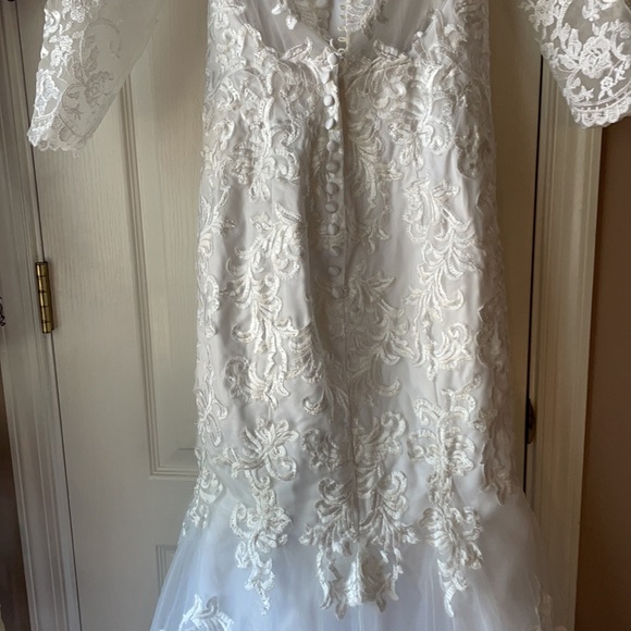 White Formal Wedding Gown - Picture 8 of 11